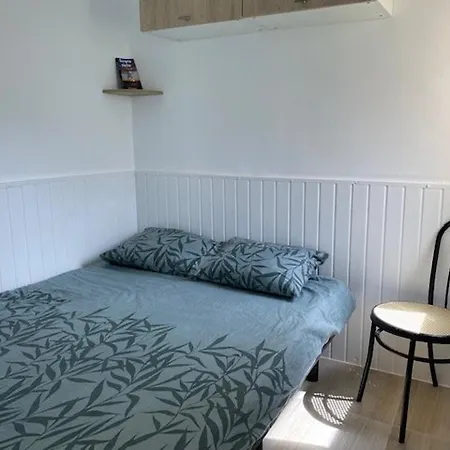 Appartement Renove 2p A 100m De La Avec Parking Prive - Fr-1-782-30